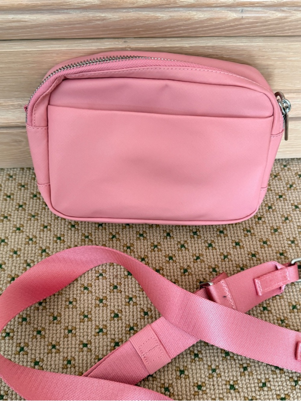 EUC Lululemon Everywhere 2L Pink Crossbody bag - Picture 4 of 8